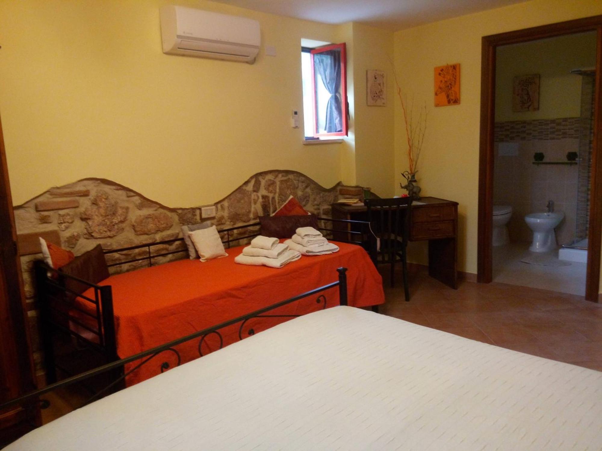 Bed And Breakfast Della Regina... 폰디 외부 사진